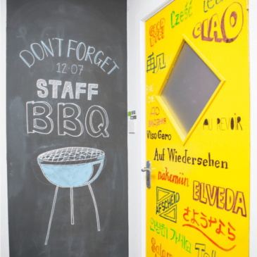 Whiteboard versus Blackboard Chalkboard